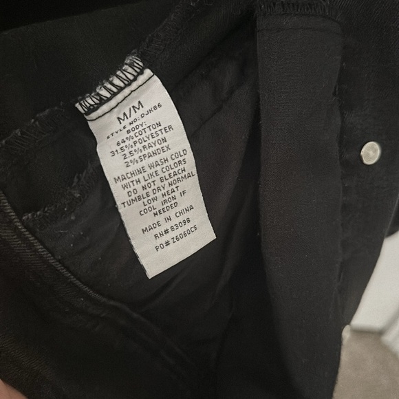 Cropped Black Denim Jacket - Picture 3 of 3